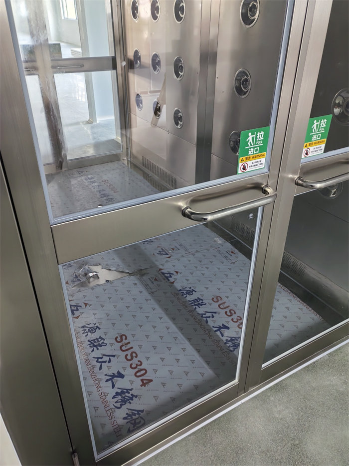 常州阿木奇聲學科技有限公司風淋室安裝現場