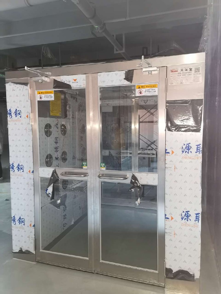 江蘇琺瑯彩建設(shè)工程有限公司風(fēng)淋室安裝